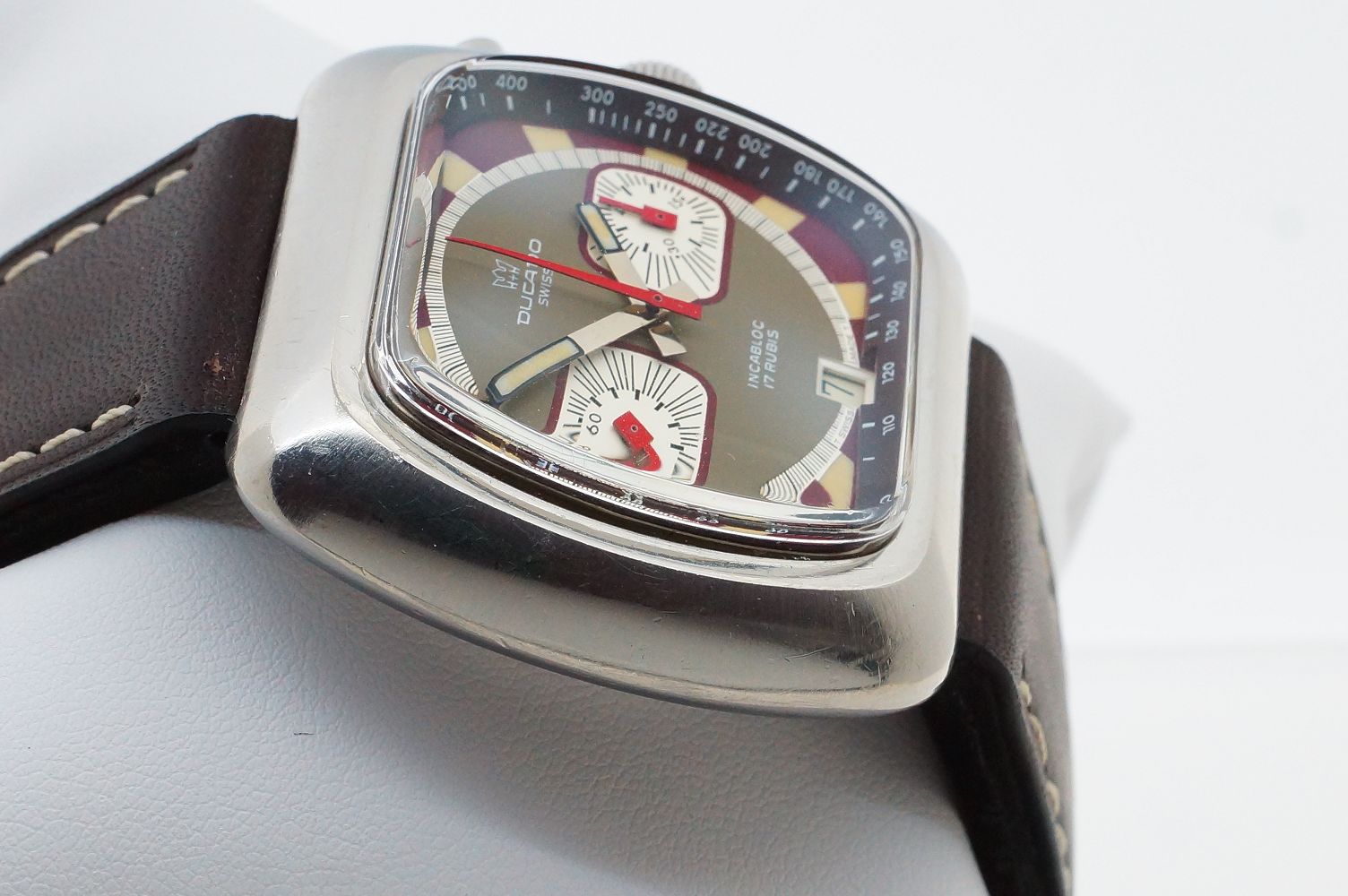 Ducado 17 Rubis Chronograph – Valjoux 7734