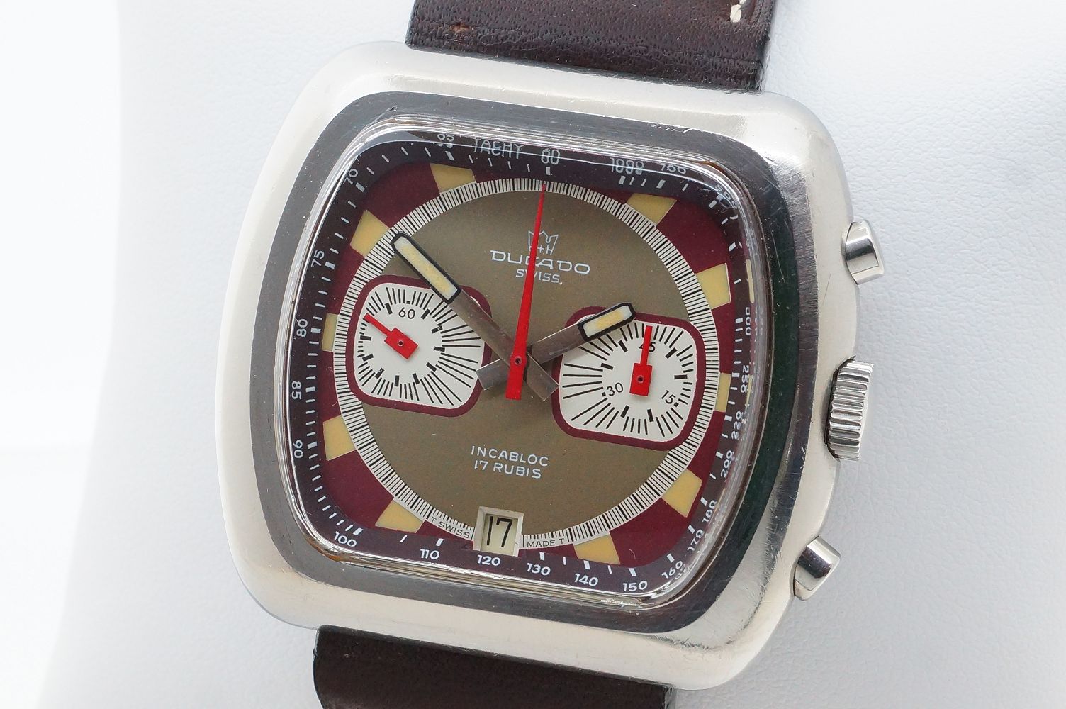 Ducado 17 Rubis Chronograph – Valjoux 7734