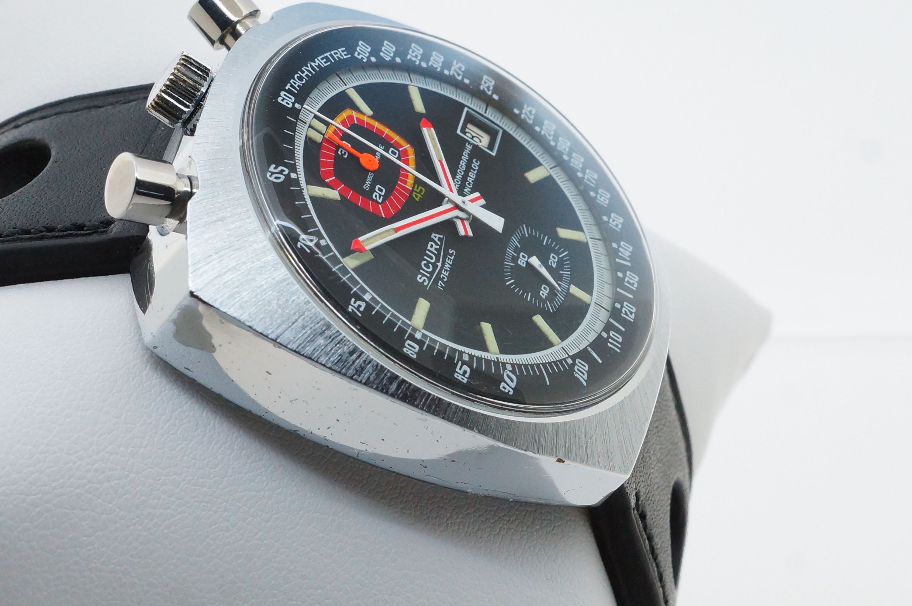 Sicura Bullhead Pult Chronograph 17 Jewels – Valjoux 7734